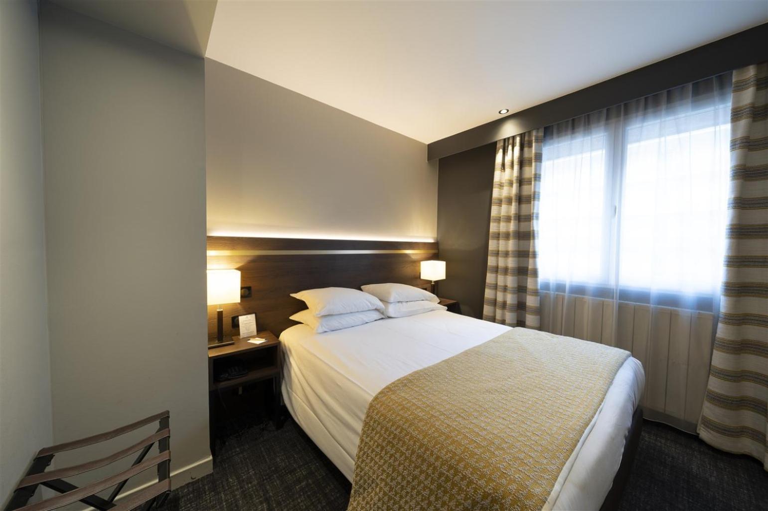 Bristol Hotel 3*